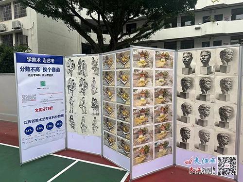 赣州四中举行第十四届 红五月 校园文化艺术节 图