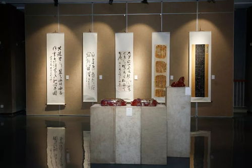 艺术传情 这个展览浓缩了凉山的自然美 生活美 人文美,值得一看