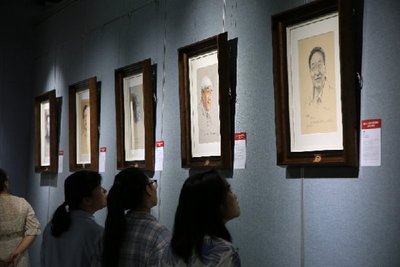 “《共和国脊梁肖像展》走进艺术瑞光”活动在郑举行